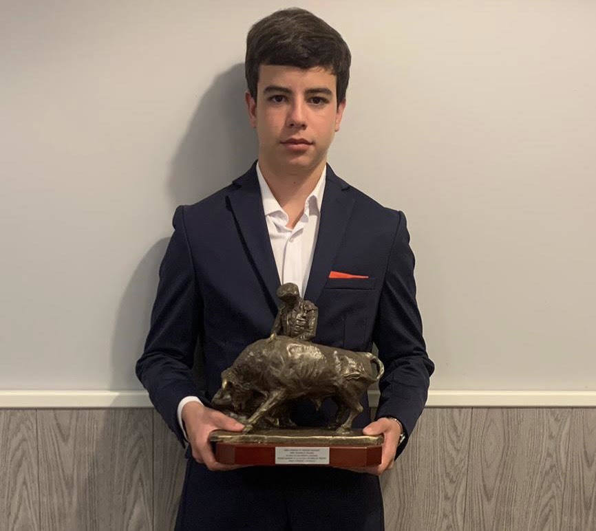 Hurtado recogió en El Real de San Vicente (Toledo) el premio al Triunfador de la novillada